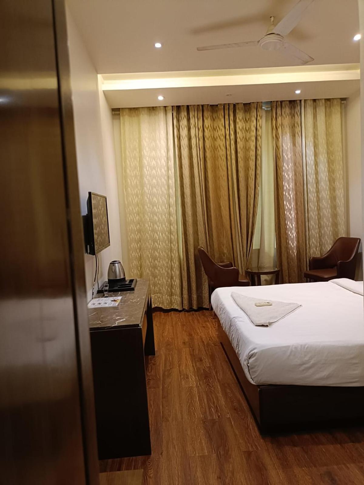 Hotel Parklane 阿格拉 外观 照片