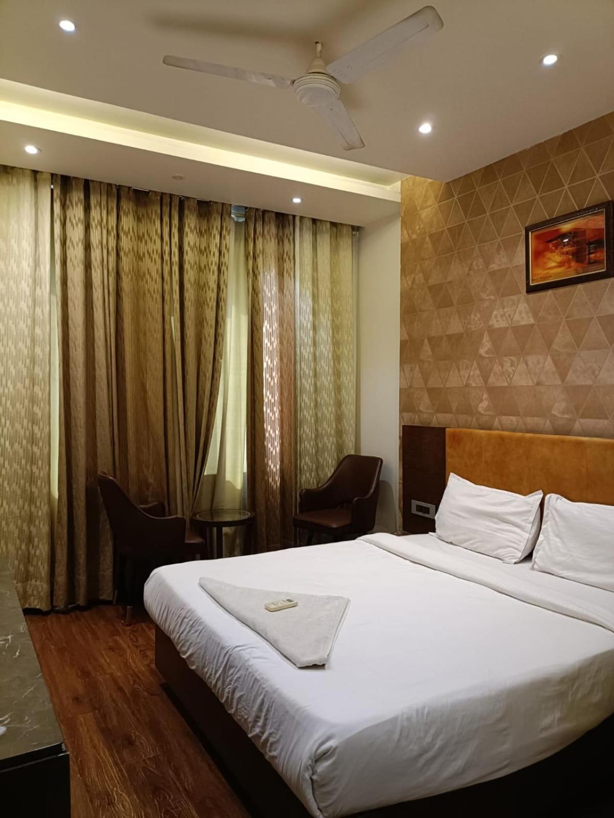 Hotel Parklane 阿格拉 外观 照片